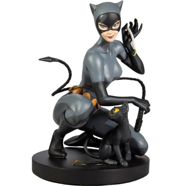 DC20208-DC Designer Series Catwoman by Stanley Lau 1:6 Scale Statue
