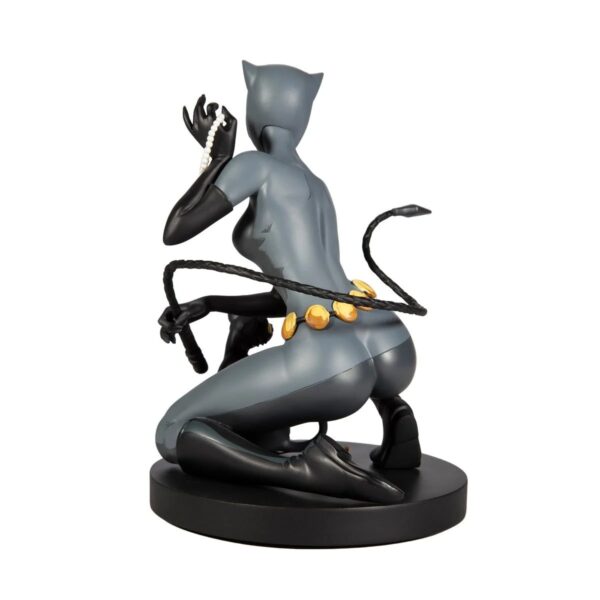 DC20208-DC Designer Series Catwoman by Stanley Lau 1:6 Scale Statue
