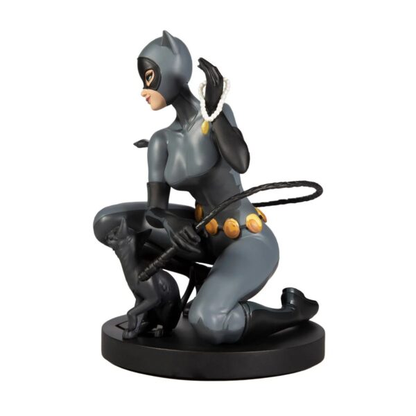 DC20208-DC Designer Series Catwoman by Stanley Lau 1:6 Scale Statue