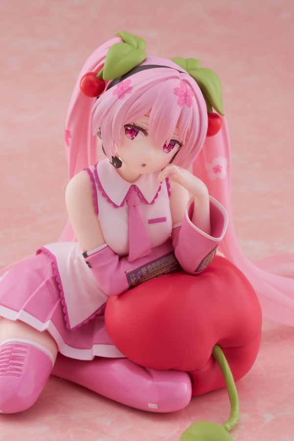 TT40297-TAITO Sakura Miku Desktop Cute Figure (Cherry Cushion Ver.)